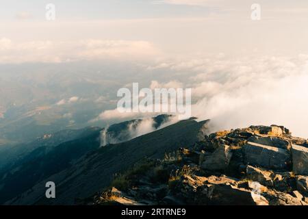 Vue sur l'incroyable montagne de Canigo. France Pyrénées. Photo de haute qualité Banque D'Images