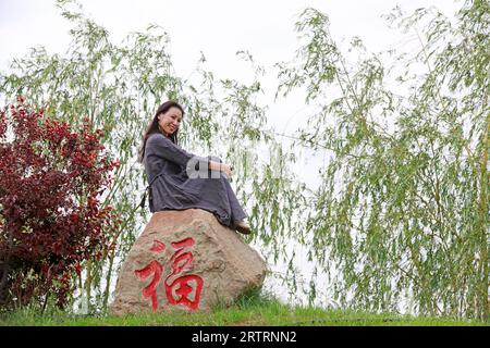 Comté de Luannan - 18 mai 2018 : spectacles de cheongsam chinois dans le parc, comté de Luannan, province du Hebei, Chine Banque D'Images