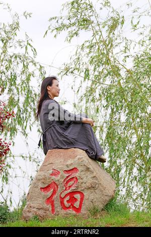 Comté de Luannan - 18 mai 2018 : spectacles de cheongsam chinois dans le parc, comté de Luannan, province du Hebei, Chine Banque D'Images