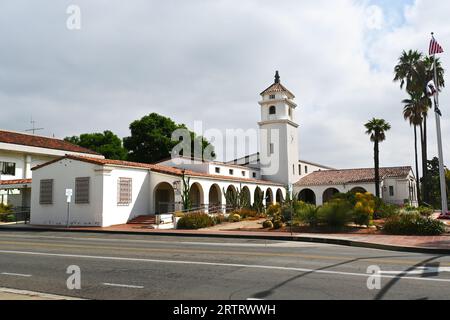 FULLERTON, CALIFORNIE - 13 SEPTEMBRE 2023 : le bâtiment du Département de police de Fullerton à Commonwealth Avenue et Highland Avenue. Banque D'Images