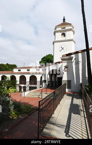 FULLERTON, CALIFORNIE - 13 SEPTEMBRE 2023 : le département de police de Fullerton fait saillie sur Commonwealth Avenue. Banque D'Images