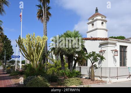 FULLERTON, CALIFORNIE - 13 SEPTEMBRE 2023 : le département de police de Fullerton fait saillie sur Commonwealth Avenue. Banque D'Images