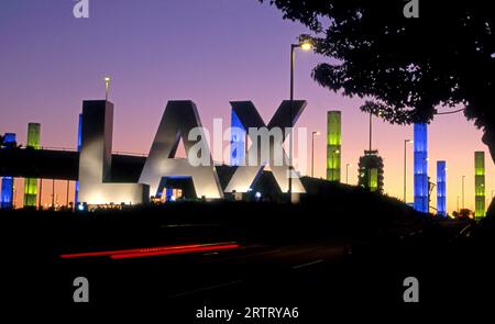 Panneau à l'entrée de LAX, aéroport international de Los Angeles, CA, États-Unis Banque D'Images