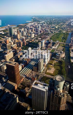 La célèbre ligne d'horizon de Chicago en fin d'après-midi à partir de la Willis Tower à south Banque D'Images