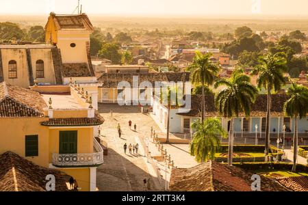 Trinidad, Cuba le 30 décembre 2015 : la ville coloniale de Trinidad à Cuba semble avoir été découpée d'un film se déroulant dans les Caraïbes historiques Banque D'Images