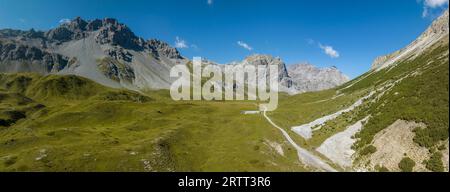 Panorama dans le Val Mora avec Doess Radond, Monte Forcola à gauche et Piz Murtaroel au centre, Val Muestair, Grisons, Suisse Banque D'Images