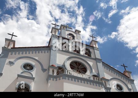 Huaraz, Pérou, 20 septembre 2015 : vue en angle bas d'une église Soledad Banque D'Images