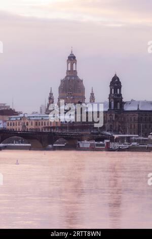 Lever de soleil sur les rives de l'Elbe à Dresde Banque D'Images