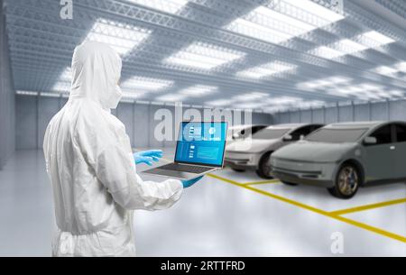 Ingénieur ou technicien asiatique travaillent avec la voiture ev en usine Banque D'Images