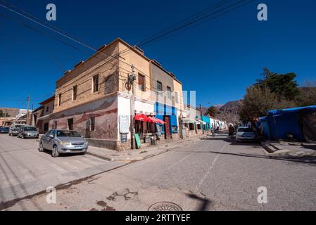 Tilcara, Argentine : 2023 juin 8 : rues de la ville de Tilcara dans la province de Jujuy en Argentine. Banque D'Images