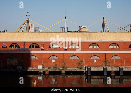 Billingsgate Market, bâtiment en briques rouges le long de North Dock ; Londres E14, Royaume-Uni Banque D'Images