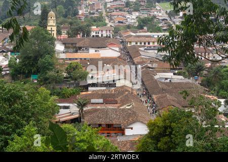 Vue aérienne du village de Salento (Quindio) dans la région du café en Colombie. Banque D'Images