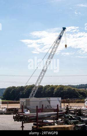 Wendover Dean, Aylesbury, Royaume-Uni. 14 septembre 2023. La construction du train à grande vitesse HS2 de Londres à Birmingham se poursuit dans les Chilterns. Il a été largement rapporté dans la presse que le Premier ministre Rishi Sunak et le chancelier Jeremy Hunt, "sont en discussion sur la suppression de la deuxième étape du projet HS2 alors que les coûts s'envolent dans un contexte de retards importants". Si tel était le cas, cela signifierait que la phase 2 du HS2 de Birmingham à Manchester serait annulée. Le tronçon est de Birmingham à Leeds a déjà été annulé. Crédit : Maureen McLean/Alamy Live News Banque D'Images