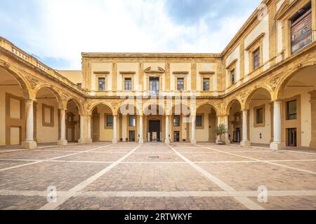 Collège jésuite à Mazara del Vallo, ville du sud-ouest de la Sicile, Italie, Europe. Banque D'Images