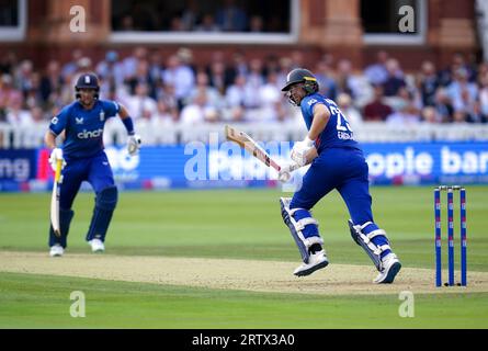 Les Anglais Joe Root et Dawid Malan participent au quatrième Metro Bank One Day International Match à Lord's, Londres. Date de la photo : Vendredi 15 septembre 2023. Banque D'Images