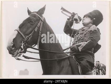 Trompettistes de la tempête terrestre volontaire spéciale à cheval la tempête terrestre volontaire spéciale à cheval, trompettistes , Archives historiques du corps d'artillerie mobile Banque D'Images