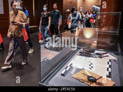 Pékin, Chine. 15 septembre 2023. Les gens visitent le Musée archéologique chinois à Pékin, capitale de la Chine, le 15 septembre 2023. Le Musée archéologique chinois a été ouvert au public vendredi. Crédit : Li He/Xinhua/Alamy Live News Banque D'Images