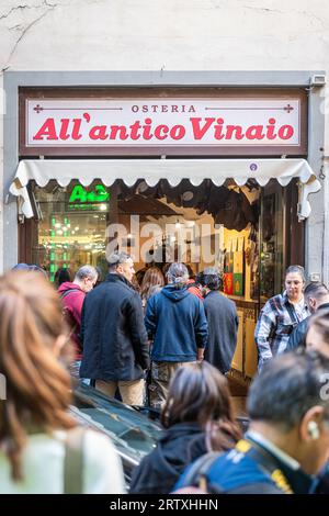 Célèbre et populaire sandwicherie Florence avec des foules le jour ensoleillé en Italie Banque D'Images