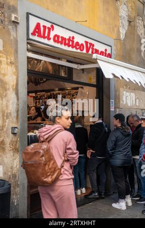 Célèbre et populaire sandwicherie Florence avec des foules le jour ensoleillé en Italie Banque D'Images