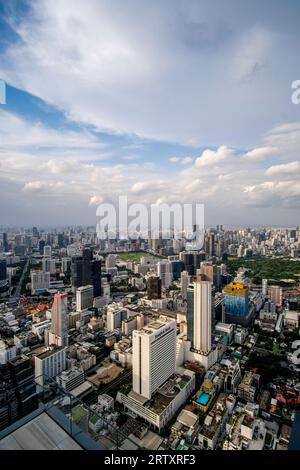 Bangkok, Thaïlande - 26 mai 2022 : paysage urbain de Bangkok, vue aérienne du quartier des affaires Banque D'Images