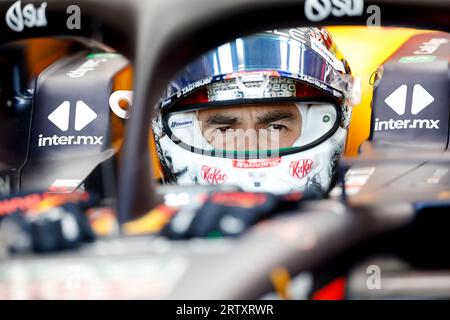 Singapour, Singapour. 15 septembre 2023. PEREZ Sergio (mex), Red Bull Racing RB19, portrait lors du Grand Prix de Singapour de Formule 1 Singapore Airlines 2023, 15e manche du Championnat du monde de Formule 1 2023 du 15 au 17 septembre 2023 sur le circuit Marina Bay Street, à Singapour - photo DPPI crédit : DPPI Media/Alamy Live News Banque D'Images