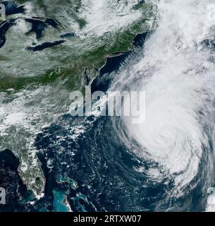 Miami, États-Unis. 14 septembre 2023. Image satellite GEOS-East de la NOAA montrant l'ouragan Lee se déplaçant au large des côtes de la Caroline du Nord comme tempête de catégorie 1 affaiblie, le 14 septembre 2023. Lee devrait s’affaiblir en tempête tropicale avant de débarquer dans le Maine ou la Nouvelle-Écosse samedi soir. Crédit : NESDIS/STAR/NOAA/Alamy Live News Banque D'Images