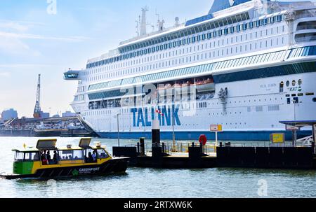 ROTTERDAM - emplacements à bord du site Silja Europa Flow-Through. Un maximum de 1 500 titulaires de statut qui sont liés à Rotterdam et à la région vivent temporairement sur ce ferry. ANP IRIS VAN DEN BROEK netherlands Out - belgique Out Credit : ANP/Alamy Live News Banque D'Images