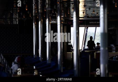 ROTTERDAM - emplacements à bord du site Silja Europa Flow-Through. Un maximum de 1 500 titulaires de statut qui sont liés à Rotterdam et à la région vivent temporairement sur ce ferry. ANP IRIS VAN DEN BROEK netherlands Out - belgique Out Credit : ANP/Alamy Live News Banque D'Images