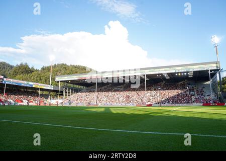 Freiburg, Allemagne. 15 septembre 2023. Freiburg, Allemagne, 15 septembre 2023 : les supporters au stade lors du match de football Google Pixel Frauen-Bundesliga entre le SC Freiburg et le FC Bayern Munich au Dreisamstadion à Fribourg, en Allemagne. (Daniela Porcelli/SPP) crédit : SPP Sport Press photo. /Alamy Live News Banque D'Images