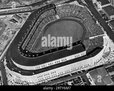 New York, New York octobre 1937 vue aérienne du Yankee Stadium pendant la série mondiale 1937 entre les Yankees de New York et les Giants de New York. Les Yankees ont remporté la série, 4-1. Banque D'Images