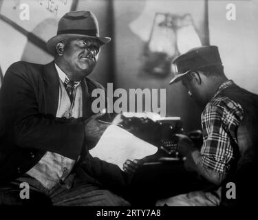 Chicago, Illinois : vers 1930 Freeman Gosden (Amos) et Charles Correll (Andy), stars de l'émission de radio Amos 'n' Andy diffusée sur WMAQ à Chicago. Banque D'Images