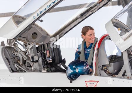 Houston, États-Unis. 10 mars 2023. L’astronaute de la NASA Loral O’Hara se prépare à monter à bord d’un avion d’entraînement T-38 à Ellington Field, le 10 mars 2023 à Houston, au Texas. O’Hara est membre de l’équipage de l’expédition 70 de la Station spatiale internationale qui se lance vers la Station spatiale internationale le 15 septembre. Crédit : Bill Stafford/NASA/Alamy Live News Banque D'Images