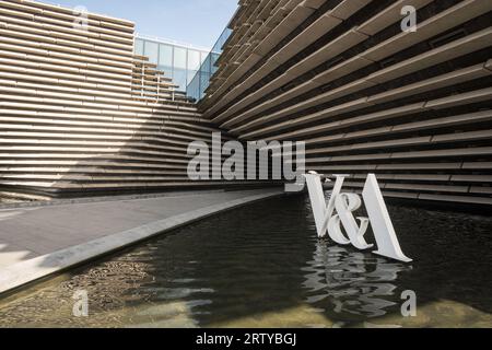 Panneau à l'extérieur du musée du design V&A à Dundee, Écosse, Royaume-Uni Banque D'Images