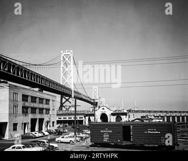 San Francisco, Californie, c 1955 la zone industrielle sur l'Embarcadero juste au sud du Bay Bridge. Banque D'Images