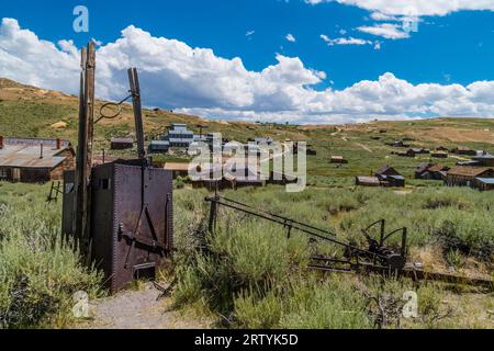 Vieux matériel minier négligé dans un champ de la ville fantôme de Bodie en Californie. Bodie est une ville fantôme dans les collines de Bodie à l'est de la Sierra Nevada. Banque D'Images