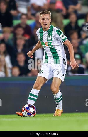 Groningen, pays-Bas. 15 septembre 2023. GRONINGEN, PAYS-BAS - SEPTEMBRE 15 : Johan Hove du FC Groningen passe le ballon lors du match néerlandais Keuken Kampioen Divisie entre le FC Groningen et ado Den Haag à Euroborg le 15 septembre 2023 à Groningen, pays-Bas (photo de Pieter van der Woude/ Orange Pics BV/Alamy Live News) Banque D'Images