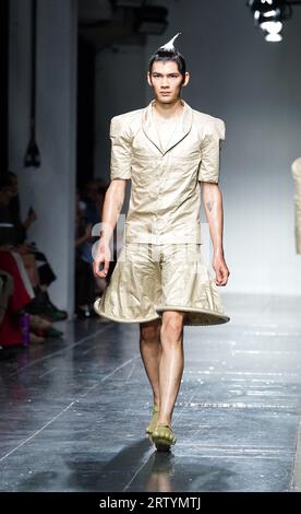 Modèles sur la passerelle pendant le spectacle HARRI au Newgen Catwalk Space, The Old Selfridges Hotel, Londres, pendant la Fashion week de Londres 2023. Date de la photo : Vendredi 15 septembre 2023. Banque D'Images
