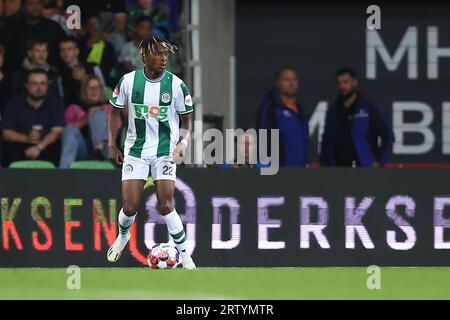 Groningen, pays-Bas. 15 septembre 2023. GRONINGEN, PAYS-BAS - SEPTEMBRE 15 : Noam Emeran du FC Groningen contrôle le ballon lors du match néerlandais Keuken Kampioen Divisie entre FC Groningen et ado Den Haag à Euroborg le 15 septembre 2023 à Groningen, pays-Bas (photo de Pieter van der Woude/ Orange Pictures) crédit : Orange pics BV/Alamy Live News Banque D'Images