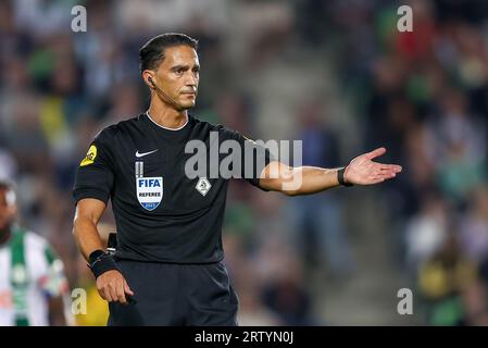 Groningen, pays-Bas. 15 septembre 2023. GRONINGEN, PAYS-BAS - SEPTEMBRE 15 : l'arbitre Serdar Gozubuyuk réagit lors du match néerlandais Keuken Kampioen Divisie entre le FC Groningen et ado Den Haag à Euroborg le 15 septembre 2023 à Groningen, pays-Bas (photo de Pieter van der Woude/ Orange Pictures) crédit : Orange pics BV/Alamy Live News Banque D'Images