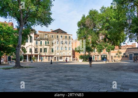 Venise, Italie - Mai 31 2023 : vue pittoresque du Campo du Ghetto Novo à Venise. Banque D'Images