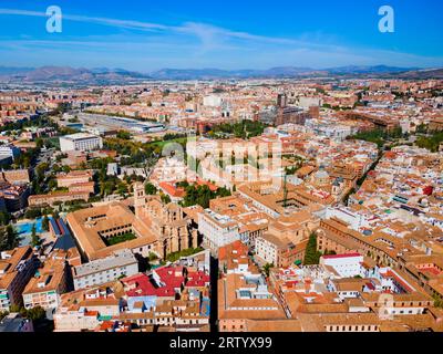 Monastère de Saint-Jérôme, notre Dame de l'aide permanente ou Santuario del Perpetuo Socorro et basilique San Juan Dios vue panoramique aérienne à Granad Banque D'Images