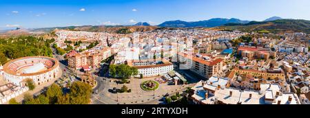 Plaza de Castilla et Puerta de Esteba Gate vue panoramique aérienne à Antequera. Antequera est une ville de la province de Malaga, la communauté de Banque D'Images