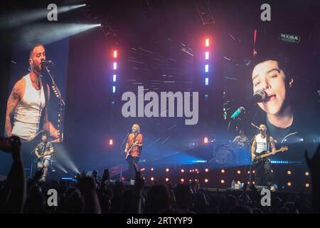 Nottingham, Royaume-Uni le 15 septembre 2023, Charlie Simpson, Matt Willis et James Bourne de Busted se produisent à nottingham au Motorpoint Arena de Nottingham dans le cadre de la tournée 20e anniversaire du groupe Credit : Paul Smith / Alamy Live News Banque D'Images