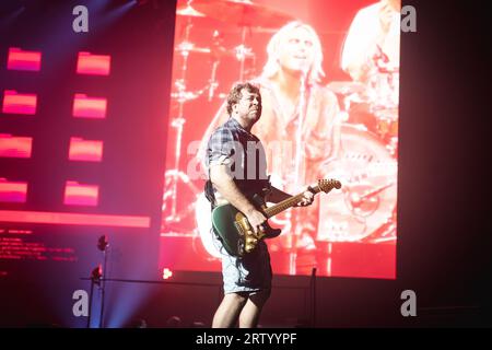 Nottingham, Royaume-Uni le 15 septembre 2023, James Bourne de Busted se produit à nottingham au Motorpoint Arena de Nottingham dans le cadre de la tournée 20e anniversaire du groupe Credit : Paul Smith / Alamy Live News Banque D'Images