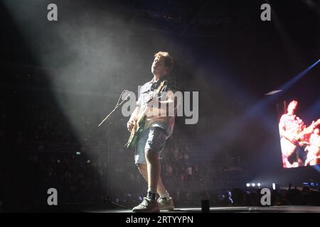 Nottingham, Royaume-Uni le 15 septembre 2023, James Bourne de Busted se produit à nottingham au Motorpoint Arena de Nottingham dans le cadre de la tournée 20e anniversaire du groupe Credit : Paul Smith / Alamy Live News Banque D'Images