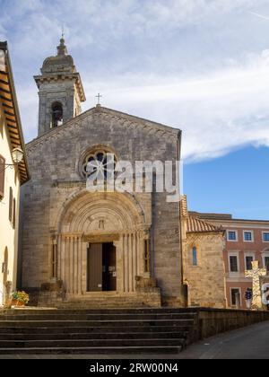 Façade de la Collégiale de San Quirico, San Quirico d'Orcia Banque D'Images