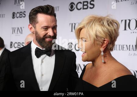 Hugh Jackman et Deborra-Lee Furness assistent à la 68e cérémonie annuelle des Tony Awards au radio City Music Hall le 8 juin 2014 à New York. Banque D'Images