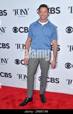 Hugh Jackman participe au 75e événement annuel Tony Awards Meet the Nominees Press Event au Sofitel New York le 12 mai 2022 à New York. Banque D'Images