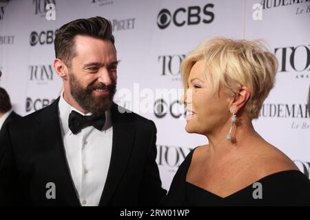 Hugh Jackman et Deborra-Lee Furness assistent à la 68e cérémonie annuelle des Tony Awards au radio City Music Hall le 8 juin 2014 à New York. Banque D'Images