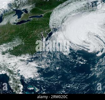 Océan Atlantique, Océan Atlantique, États-Unis. 15 septembre 2023. Une image satellite GEOS-East de la NOAA montre l'ouragan Lee alors qu'il se déplace en Nouvelle-Angleterre. L'ouragan Lee devrait s'affaiblir en tant que tempête de catégorie 1 lorsqu'il se déplace en Nouvelle-Angleterre, mais il a un champ de vent énorme qui devrait s'étendre sur la Nouvelle-Angleterre et le Canada. (Image de crédit : © NOAA/ZUMA Press Wire) USAGE ÉDITORIAL SEULEMENT! Non destiné à UN USAGE commercial ! Banque D'Images